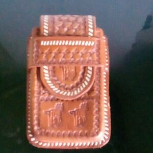 Phone case like new with no tags.